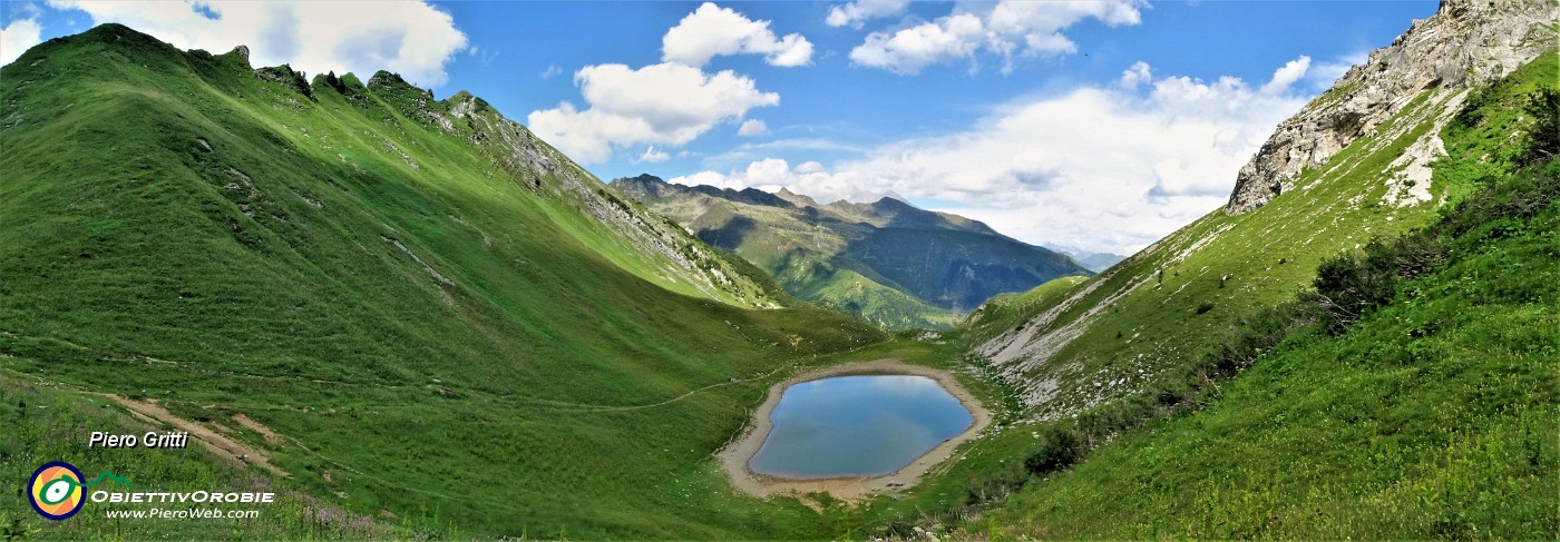 77 Dal Passo (1830 m) vista sul Lago Branchino (1784 m).jpg